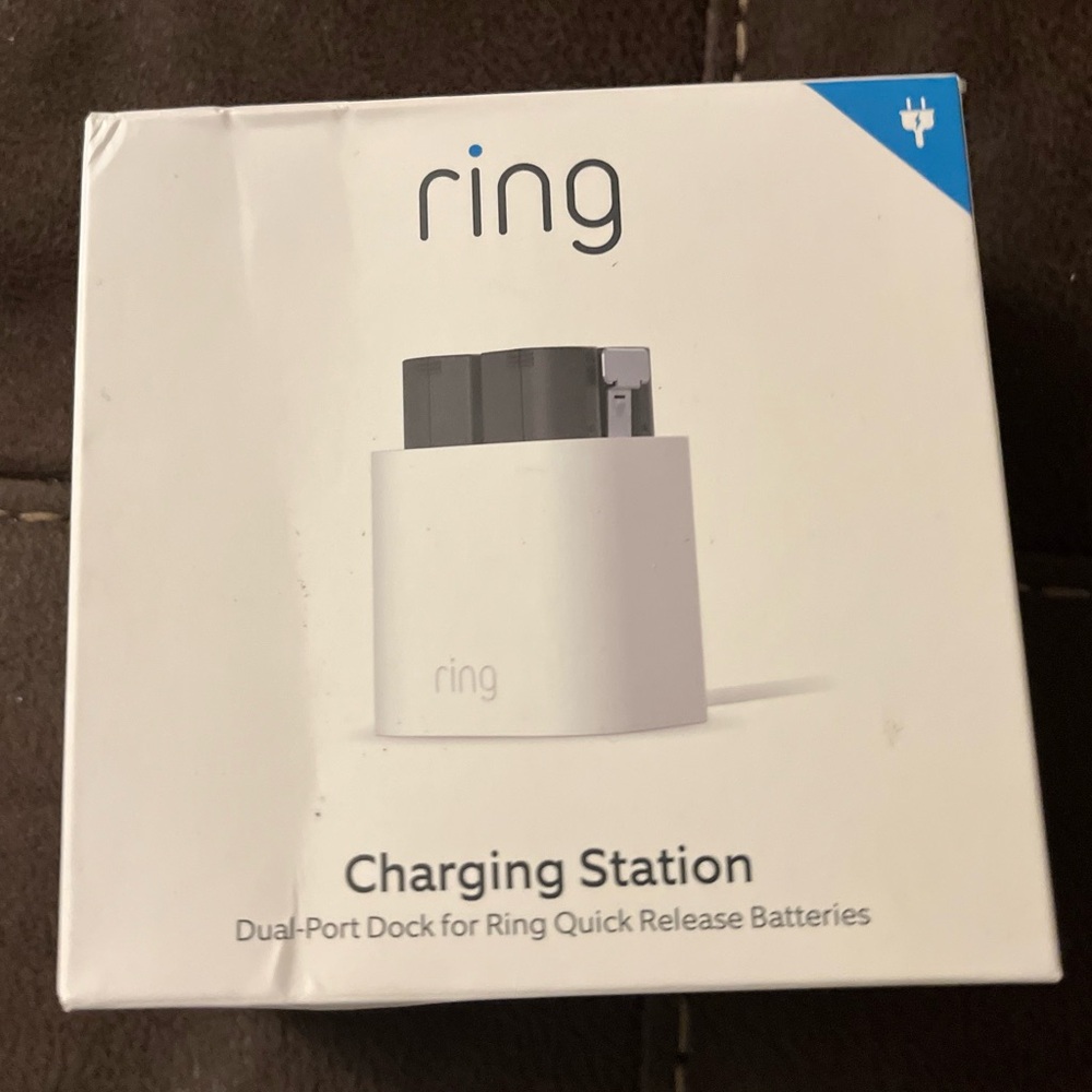 Ring Dual Port Charging Station and One quick release battery pack
